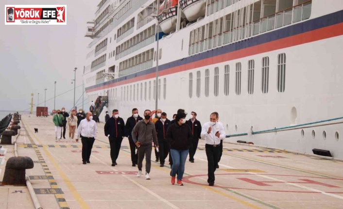 Kuşadası’na gemi ile 145 yolcu geldi