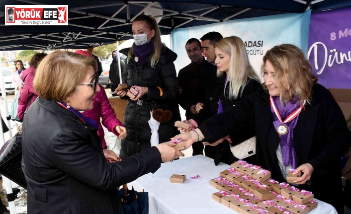 Kuşadası’nda coşkulu 8 Mart kutlaması