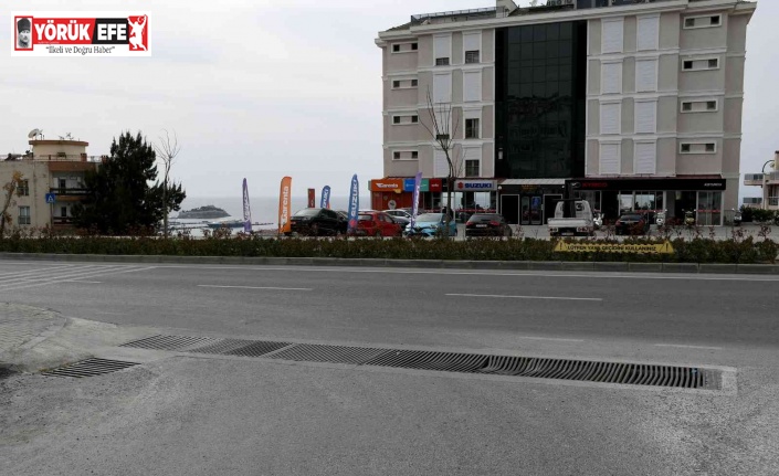 Kuşadası’nda hırsızlar yağmur suyu ızgaralarına dadandı