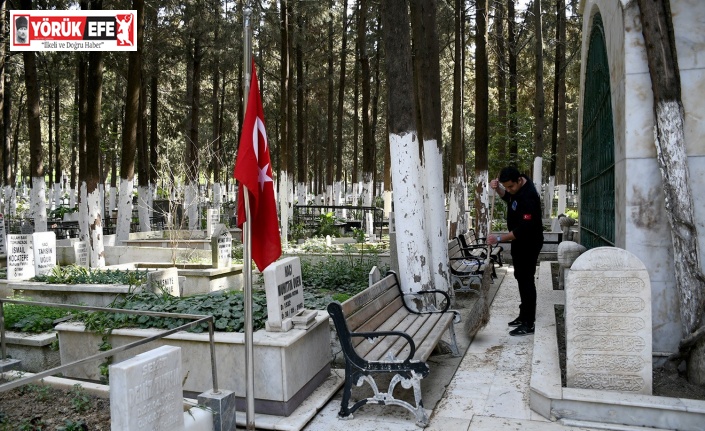 Kuşadası’ndaki mezarlıklarda bakım ve onarım çalışması yapılıyor