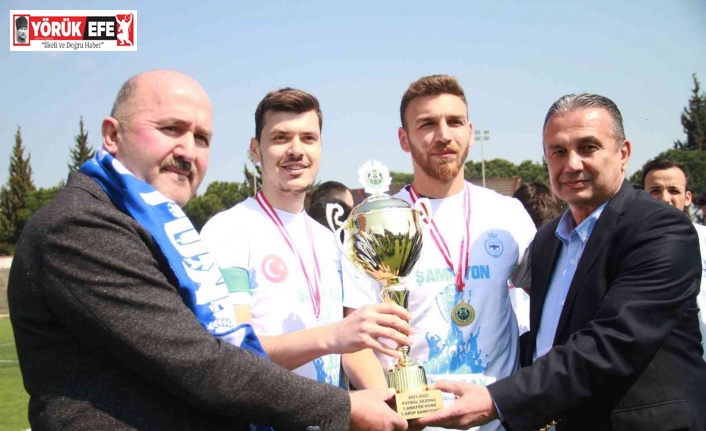 Şampiyon Kuyucakspor’a kupasını Başkan Ertürk verdi