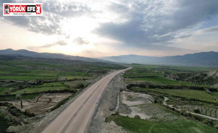 Aydın-Denizli Otoyolunda çalışmalar tüm hızıyla sürüyor