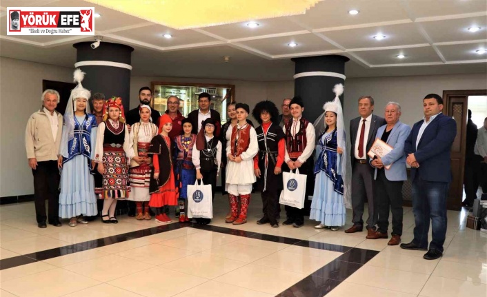 Başkan Özcan dünya çocuklarını makamında ağırladı