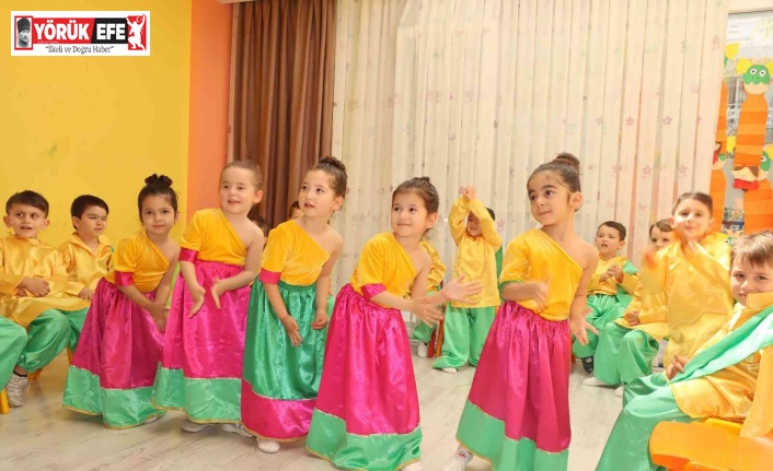 Kuşadalı miniklerin 23 Nisan gösterisi yoğun ilgi gördü