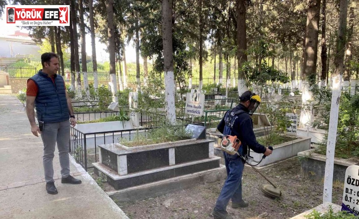 Kuşadası’nda mezarlıklar bayram ziyaretine hazır