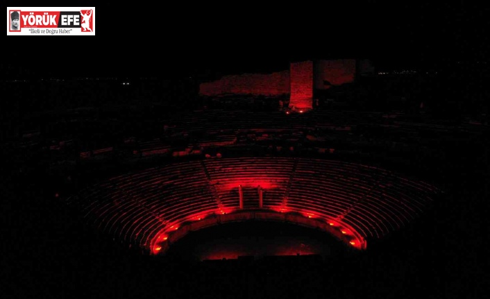 Milet Antik Kenti, kırmızıya boyandı