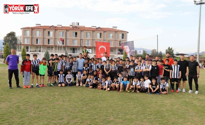 Nazilli Belediyespor’lu futbolcular genç sporcular ile buluştu