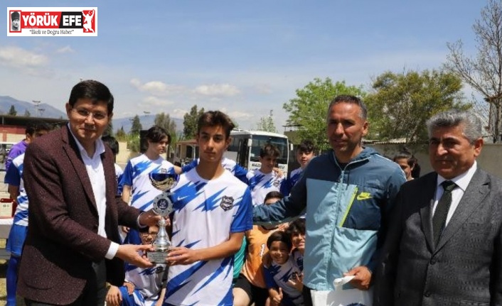 Nazilli’de şampiyonlar kupalarını aldı