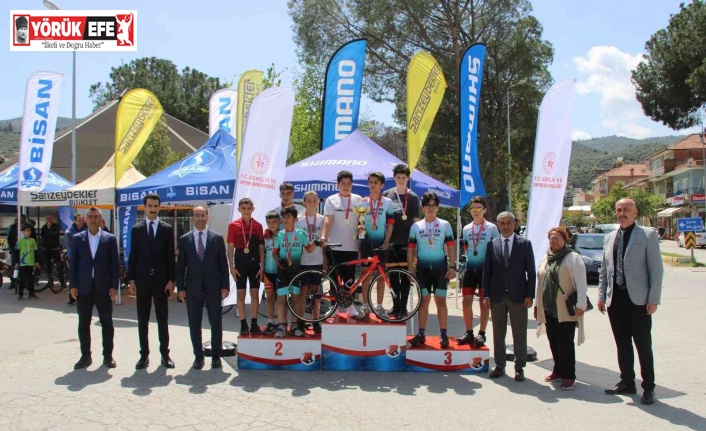 Öğrenciler bisiklet yarışmasında dereceye girmek için ter döktü