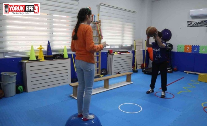 Otizmli ikiz çocuk annesi Volkan; "Otizmde öncelik kabullenmek"