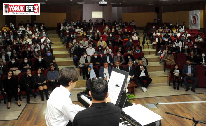 Otizmli Ulutaş, ADÜ Veteriner Fakültesi’nde konser verdi