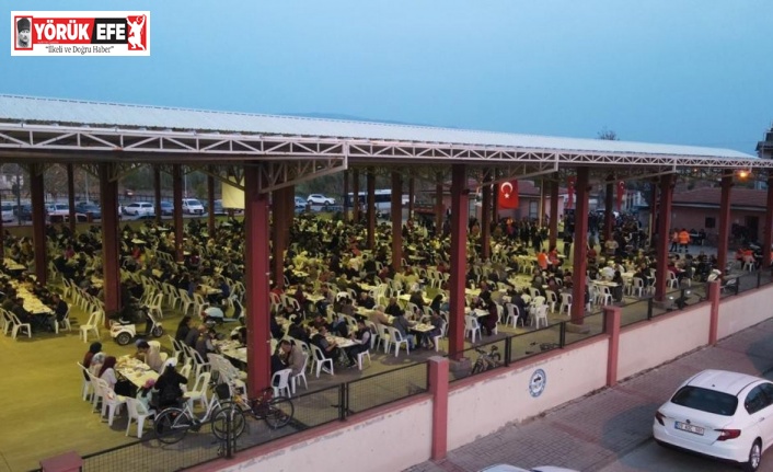 Şirinevler’de yüzlerce kişi orucunu birlikte açtı