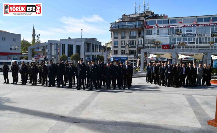 Söke’de Polis Atatürk Anıtı’na çelenk sundu