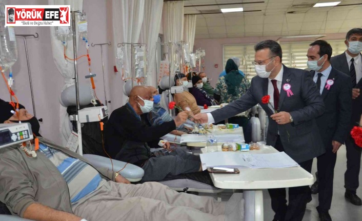 Vali Aksoy, onkoloji hastalarını ziyaret etti