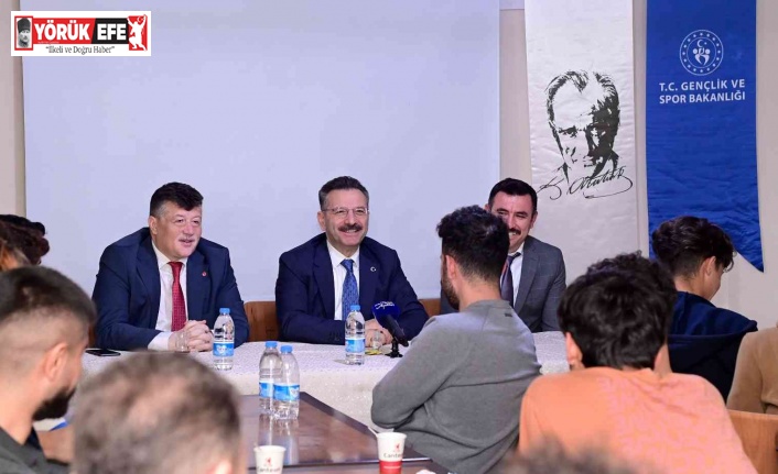 Vali Aksoy, üniversiteli öğrencilerin misafiri oldu