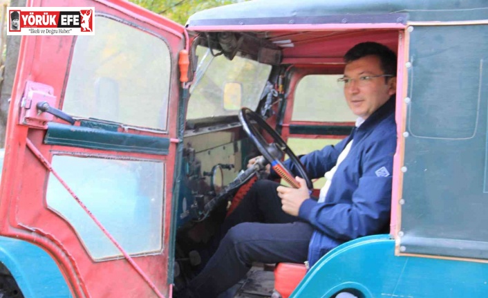 Yeşil cipin direksiyonundaki Kaymakam görenleri şaşırtıyor