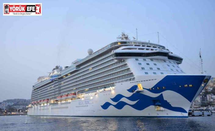 Yüzen şehir Kuşadası’nda