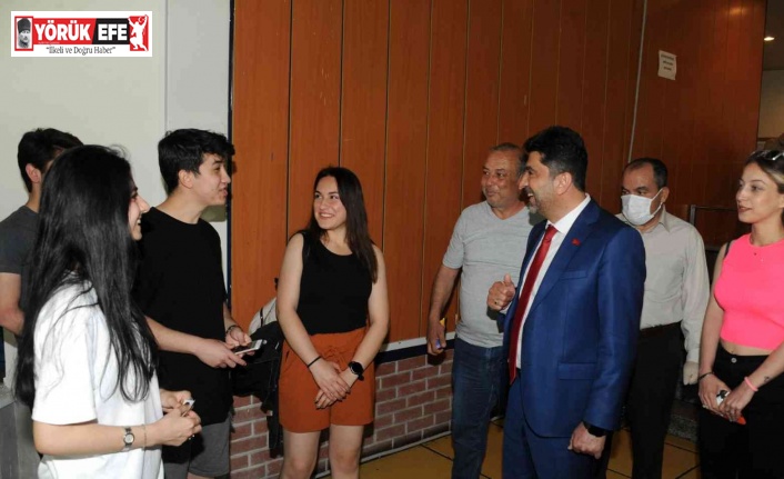 ADÜ Rektörü Aldemir, üniversite yemekhanesinde öğrencilerle bir araya geldi