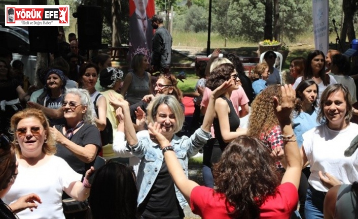 Aydın Büyükşehir Belediyesi’nin etkinliğinde anneler doyasıya eğlendi