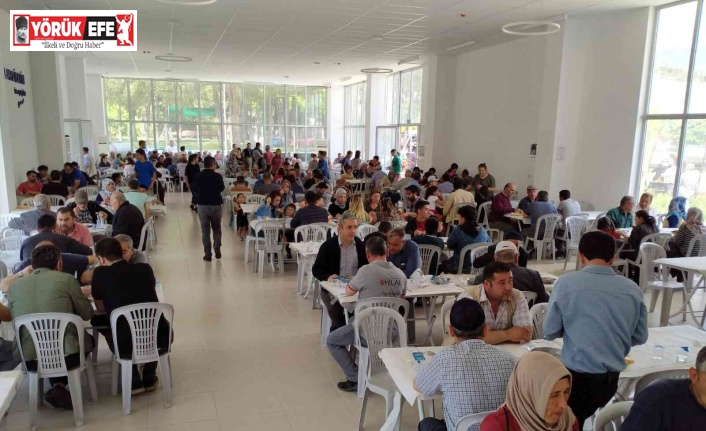 Buharkent’teki Geleneksel Keşkek Hayrı’na vatandaşlar ilgi gösterdi