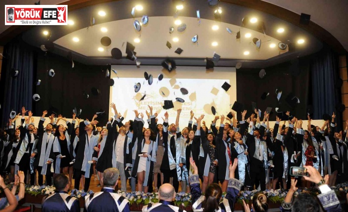 ADÜ Gazetecilik Bölümü ilk mezunlarını verdi