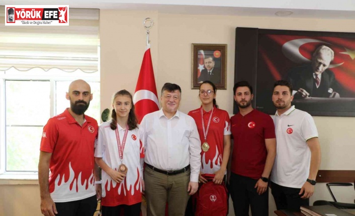 Aydın Gençlik ve Spor İl Müdürü Fillikçioğlu başarılı sporcuları ödüllendirdi