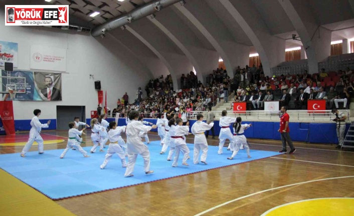 Aydın’da Yaz Spor Okulları düzenlenen tören ile açıldı