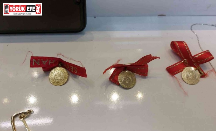 Balıkesir’den 250 bin TL’lik ziynet eşyası çalan hırsızları Nazilli polisi yakaladı