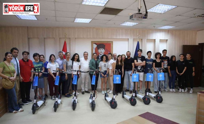 Başkan Çerçioğlu gençlere ödüllerini verdi