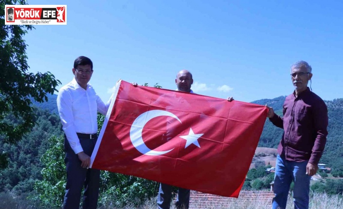 Başkan Özcan bayrak sevdalısı Sertkaya’yı ziyaret etti