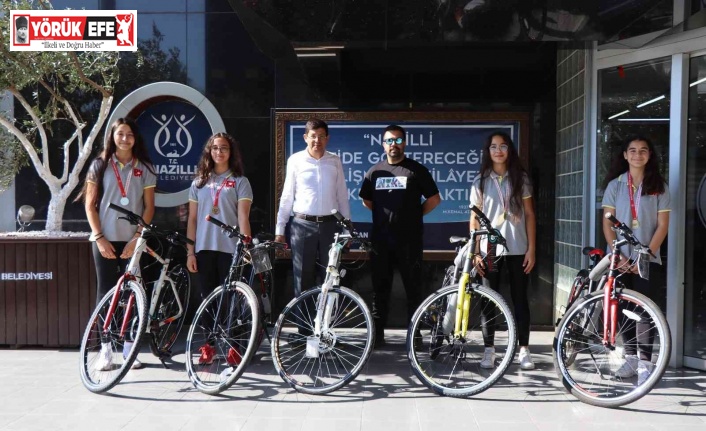 Başkan Özcan şampiyon kızların isteklerini yerine getirdi