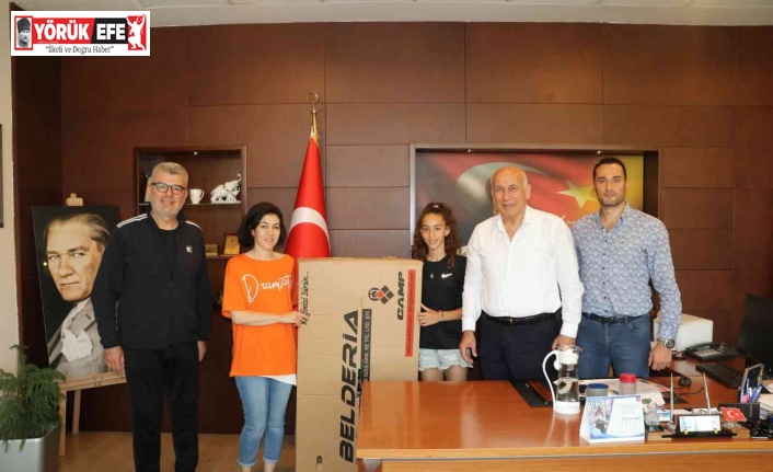 Başkan Tuncel Söke’nin başarılı atletlerini unutmadı