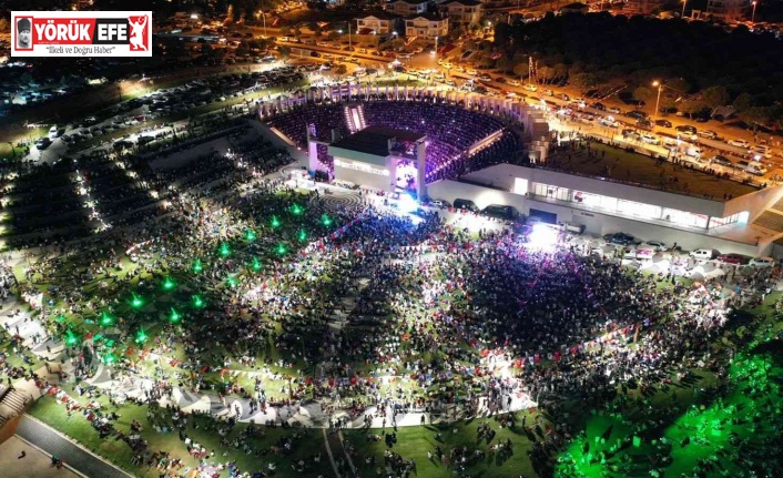 Didim Amfi Tiyatro’daki konser ilgiyle izlendi