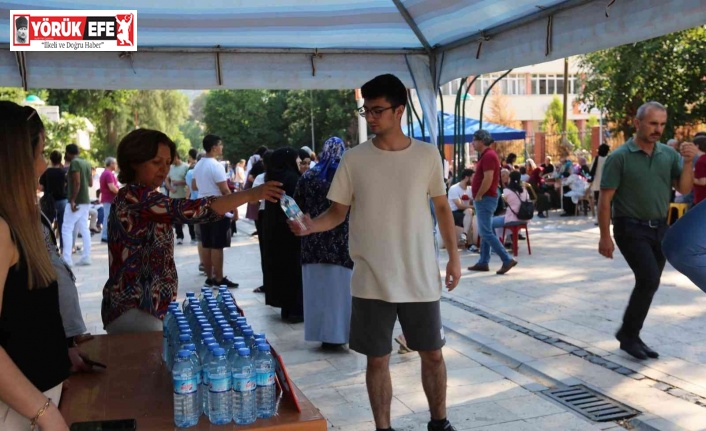 Efeler’de öğrenciler ve veliler unutulmadı