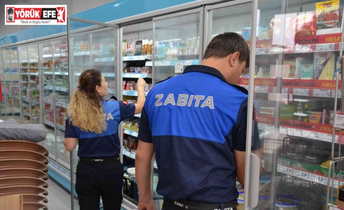 Koçarlı Zabıtası son tüketim tarihi geçmiş ürünleri denetledi