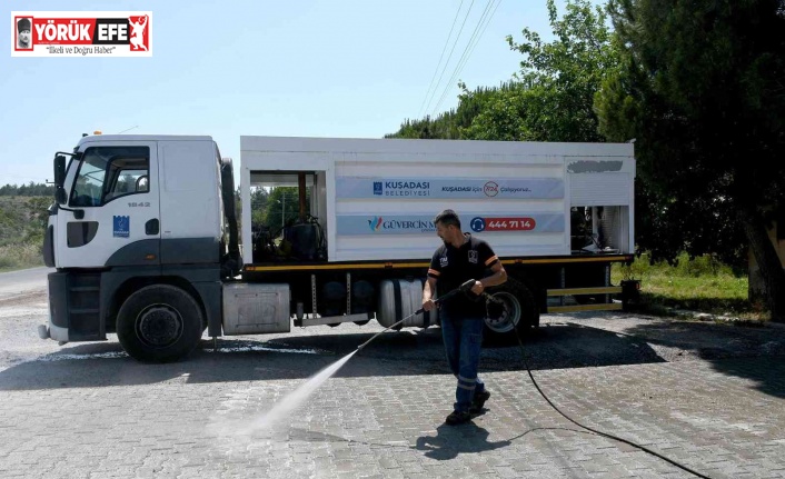 Kuşadası’nda cadde ve sokaklar temizlendi