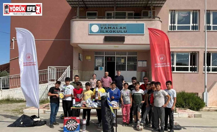 Kuyucak’ta öğrencilere spor malzemesi yardımı yapıldı