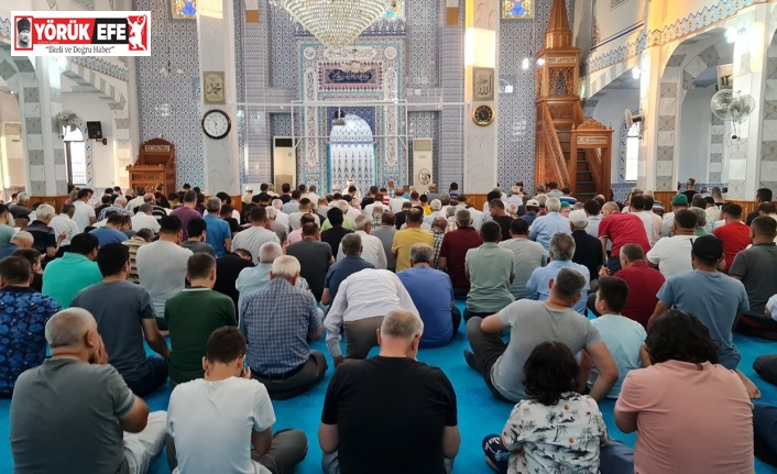 Bayramda camiler doldu taştı