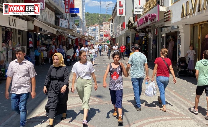 Çarşı ve sokaklarda arife yoğunluğu