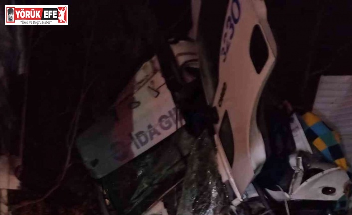 Tırın içinde sıkışan sürücü itfaiye ekiplerince kurtarıldı