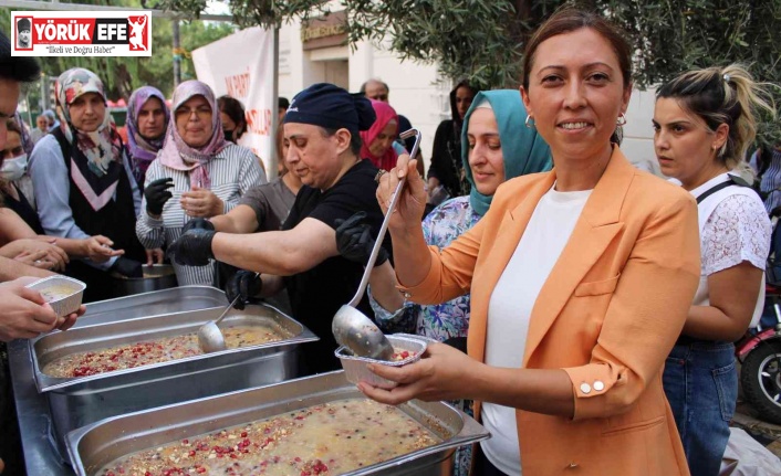 AK Partili kadınlardan 2 bin kişilik aşure hayrı