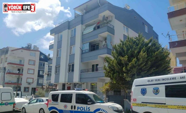 Apartman sakinleri asılı halde buldu