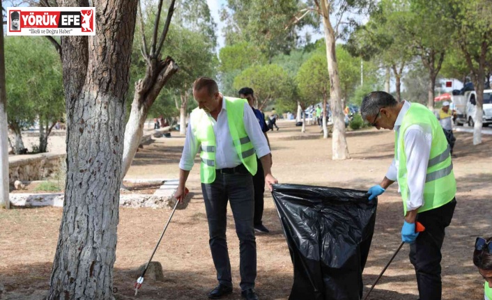 Didim plajlarında temizlik çalışması yapılıyor