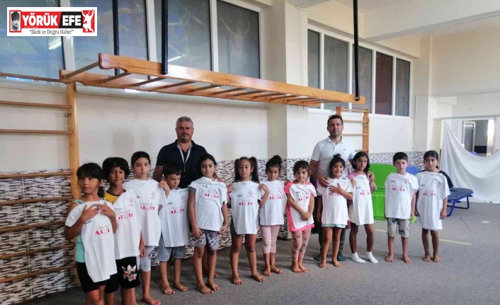 Didimli genç sporculara tişört sürprizi