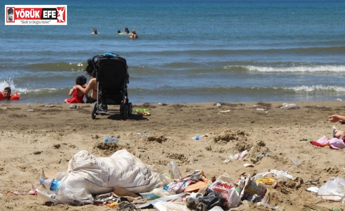 Ege sahillerinde bırakılan çöpler doğayı kirletiyor