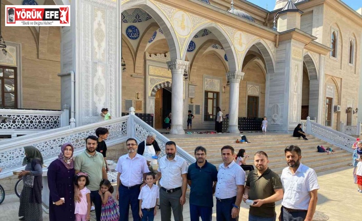 Kur’an kursu öğrencileri ve velilerinden aşure hayrı