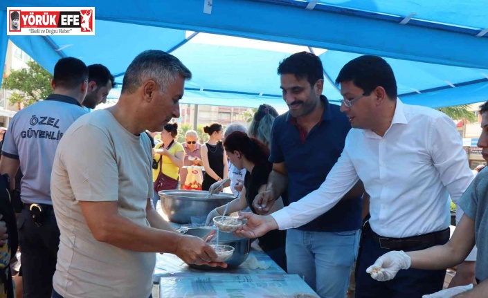 Nazilli Belediyesi aşure bereketini binlerce kişiyle paylaştı