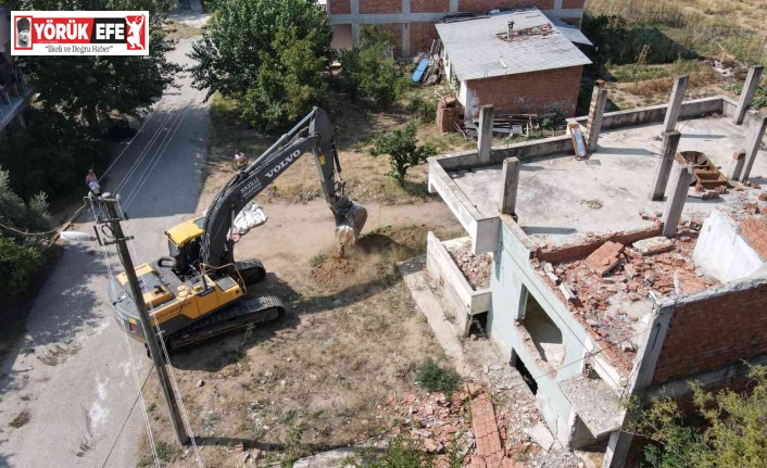 Nazilli’de kamulaştırılan yapılar yıkılarak imar yolları açılıyor