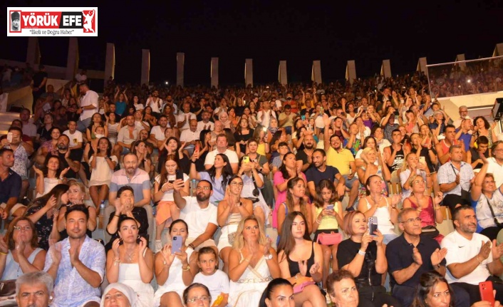 Şarkıcı Koray Avcı Didim Belediyespor yararına sahne aldı