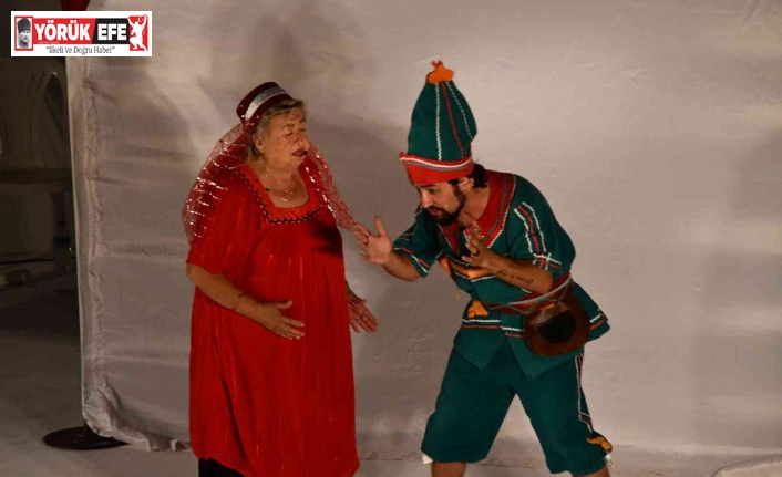 Söke’deki tiyatro etkinliğinde çocuklar ve aileleri keyifli anlar yaşadı